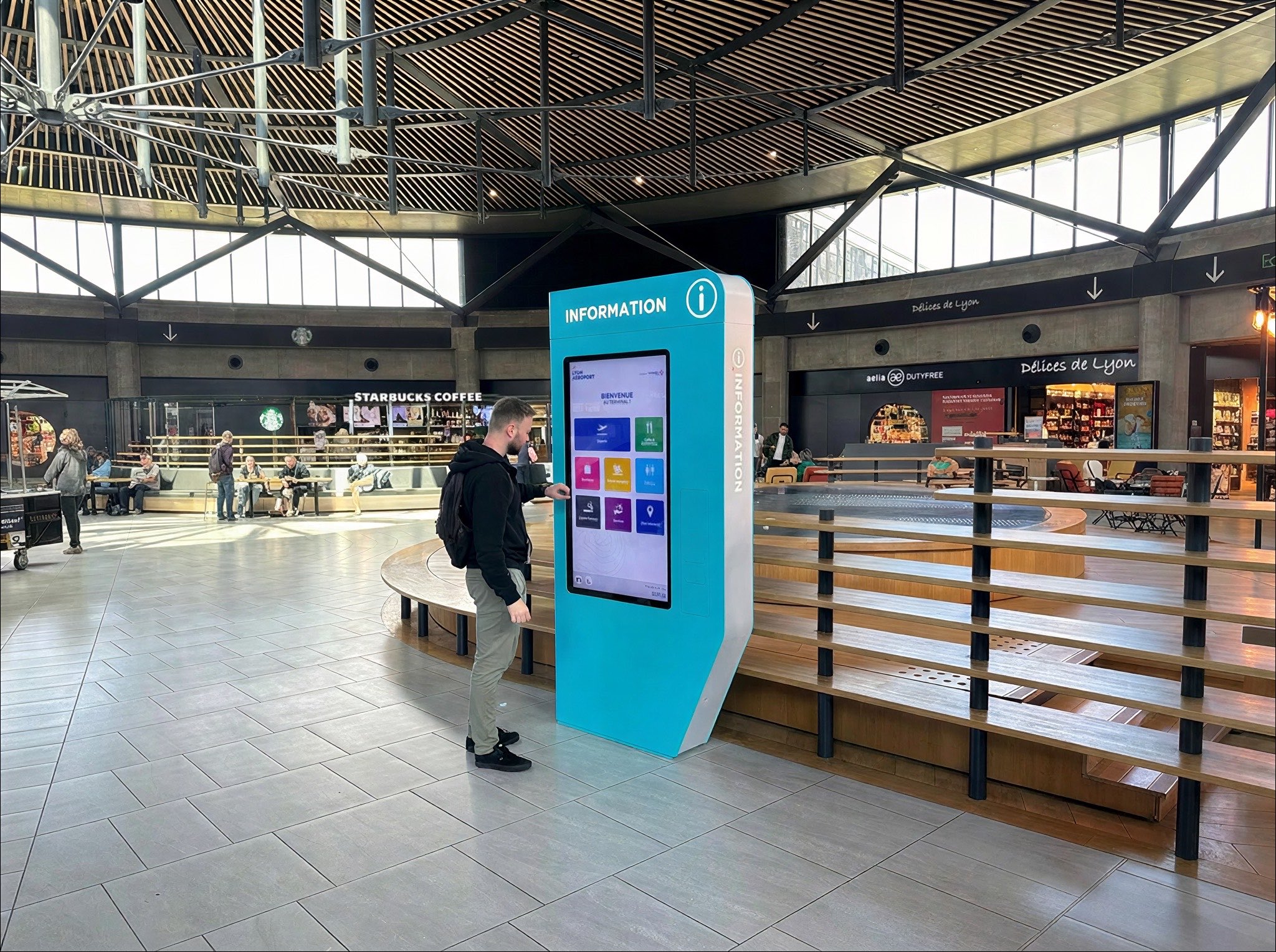 Information totem in a transport hub